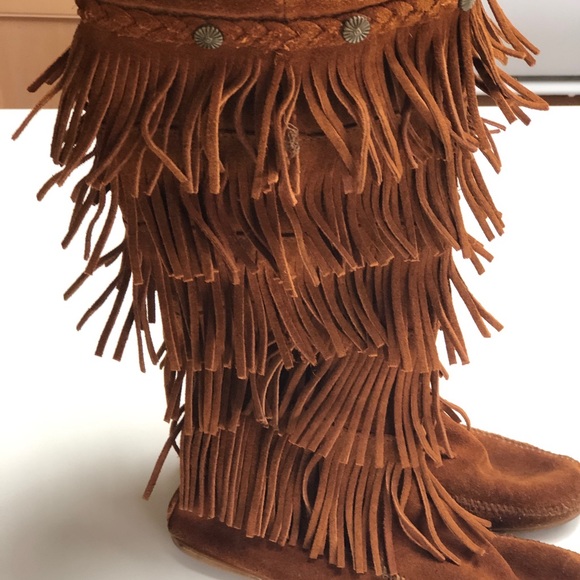 Minnetonka moccasin 5 layer fringe boots Sz 7 - Picture 3 of 7